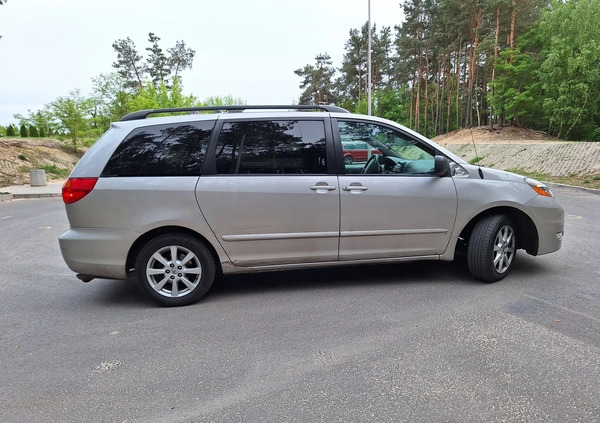 Toyota Sienna cena 32855 przebieg: 305000, rok produkcji 2007 z Warszawa małe 106